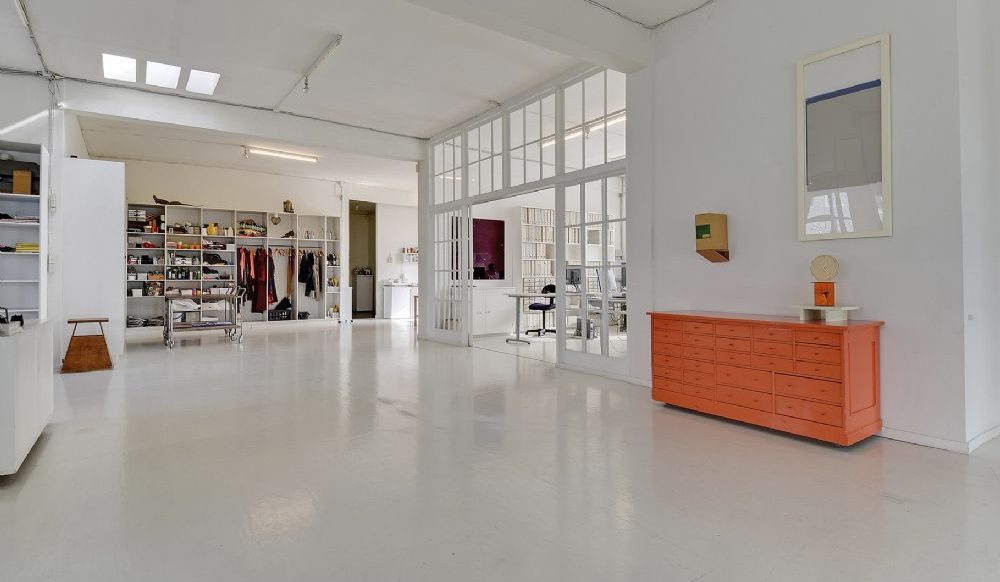 Open space towards wardrobe, kitchen and smaller office